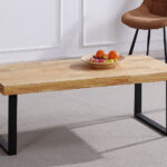 Mesa centro Natural. Tapa madera color roble nordish 54 mm. Patas metálicas color negro. Medidas: 120 x 60 x 43