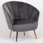 Butaca Neptuno. Diseño circular. Patas metálicas en color dorado. Tejido Velvet gris. Medidas: 75 x 76 x 79 cm.