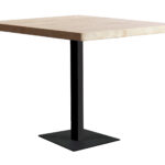 Tapa madera color roble Nordish 54 mm. Estructura y pie metálicos en color negro. Medidas: 80 x 80 x 74 cm.