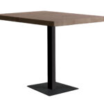 Tapa madera color roble american 54 mm. Estructura y pie metálicos en color negro. Medidas: 80 x 60 x 74 cm.