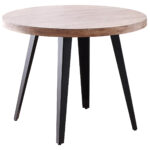 Tapa en madera de roble. Patas metálicas color negro. Medidas: 100 x 100 x 76 cm.