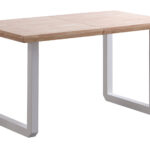 Tapa extensible en madera de roble acabado chaflán. Extensible a 180 o 220 cm. Patas metálicas color blanco esquinas en chaflán. Medidas: 140 - 180 - 220 x 80 x 77 cm.