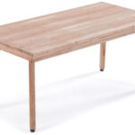 Mesa de centro elevable. Estructura y tapa en madera de roble. Cajón interior portaobjetos. Color honey. Medidas: 120 x 60 x 52 cm.