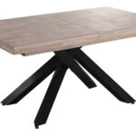 Tapa y extensibles en madera de roble honey. Extensible de 160 a 200 o 240 cm. 2 extensibles independientes 40 cm. Almacenaje de extensibles bajo la tapa. Patas metálicas color negro. Topes de suelo regulables. Medidas: 160 - 200 - 240 x 90 x 76 cm.