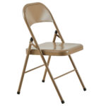 Silla multiusos plegable. Chapa metálica. Color topo. Medidas: 46 x 46 x 87 cm.