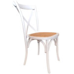 Estructura en madera madera maciza color blanco. Asiento tapizado en rattán natural. Apilables. Medidas: 48 x 52 x 89 cm.