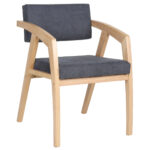 Silla tapizada. Apoyabrazos. Estructura en madera maciza color natural. Tejido gris. Medidas: 62 x 54 x 82 cm.