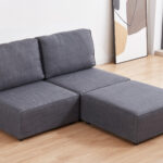 Sofá modular 2 plazas + chaiselongue sin brazos. Tapizado en tejido gris. Medidas: 180 x 183 x 93 cm.  Si necesitas otra medida o disposición puedes componerla mediante nuestros módulos independientes. Módulo con respaldo y brazo. Módulo con respaldo sin brazo. Módulo puff para chaiselongue.