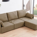 Sofá modular con brazos 3 plazas + chaiselongue. Tapizado en tejido beige. Medidas: 276 x 183 x 93 cm.  Si necesitas otra medida o disposición puedes componerla mediante nuestros módulos independientes. Módulo con respaldo y brazo. Módulo con respaldo sin brazo. Módulo puff para chaiselongue.