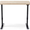 Mesa escritorio / despacho elevable. Tapa en madera de roble color nordish. Estructura metálica color negro elevable motorizada. Accionamiento mediante botonera. Topes de suelo regulable en altura. Medidas: 140 x 70 x 76 - 120 cm.