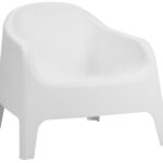 Sillón multiusos para uso interior / exterior. Polipropileno alta resistencia. Apilable. Color blanco. Medidas: 76 x 72 x 70 cm.