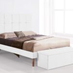 Aro tapizado cama Nordik 160. Estructura metálica. Patas nórdicas metálicas imitación madera. Tapizado en símil piel blanco. Válido para somier 150 x 190 cm. Medidas 160 cm ancho