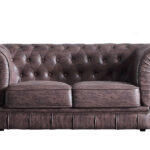 Sofá diseño clásico Chesterfield 2 plazas. Acabado capitoné con botones tapizados. Tejido imitación cuero envejecido. Medidas: 162 x 82 x 72 cm.