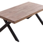 Mesa centro con tapa en madera de roble. Estructura metálica acabado mate. Elevable. Cajón interior portaobjetos. Topes de suelo niveladores. Medidas: 120 x 66 x 47 cm.